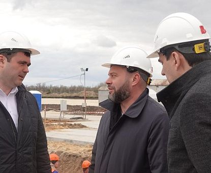 Вице-губернатор региона Сергей Курбатов проинспектировал ход строительства заводов в ОЭЗ «Липецк»