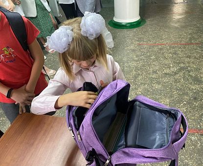 ОЭЗ «Липецк» дарит подарки школьникам